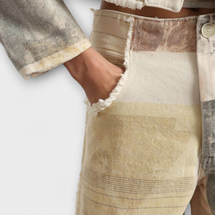 Rhea – Jeans a gamba larga stampate con un tocco vintage